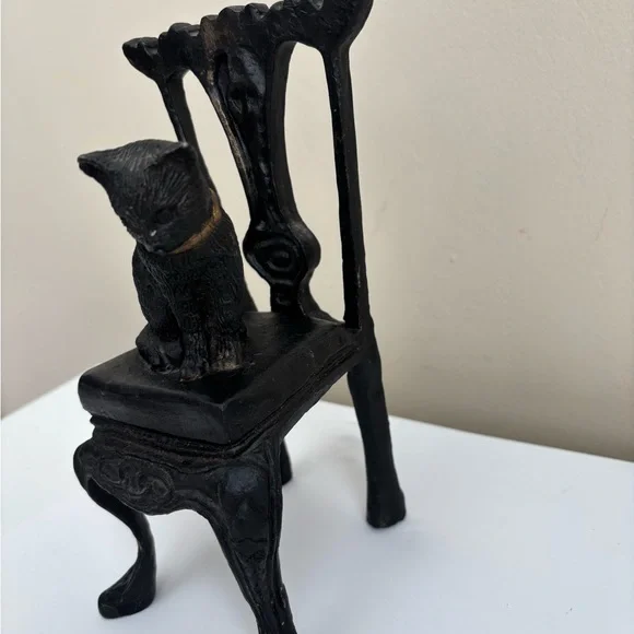 Vintage Black Cast Iron Cat on Chair Figurine. 8 1/4'' heavy 3LB 11.2 OZ